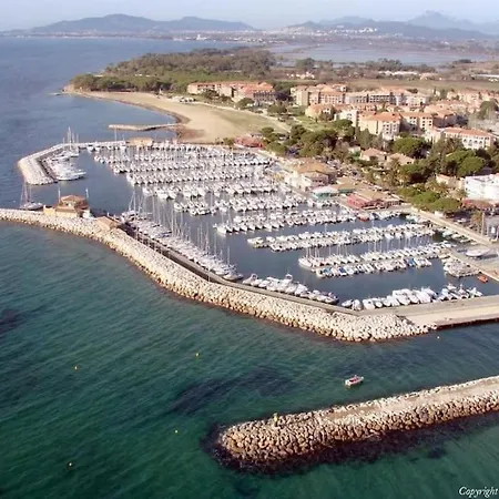 A L'argentiere Proche Des Plages 라론드레모레
